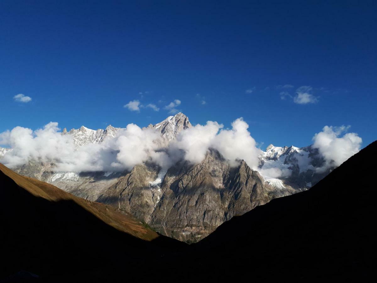 Apartament Chez Soi Taverna Alloggio A Courmayeur Zewnętrze zdjęcie