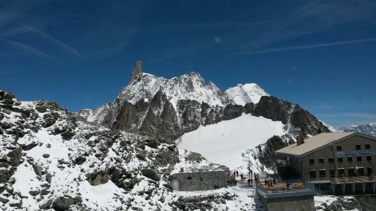 Apartament Chez Soi Taverna Alloggio A Courmayeur Zewnętrze zdjęcie