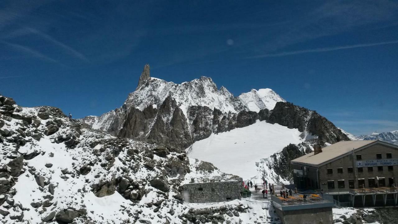 Chez Soi Taverna Alloggio A Courmayeur Zewnętrze zdjęcie